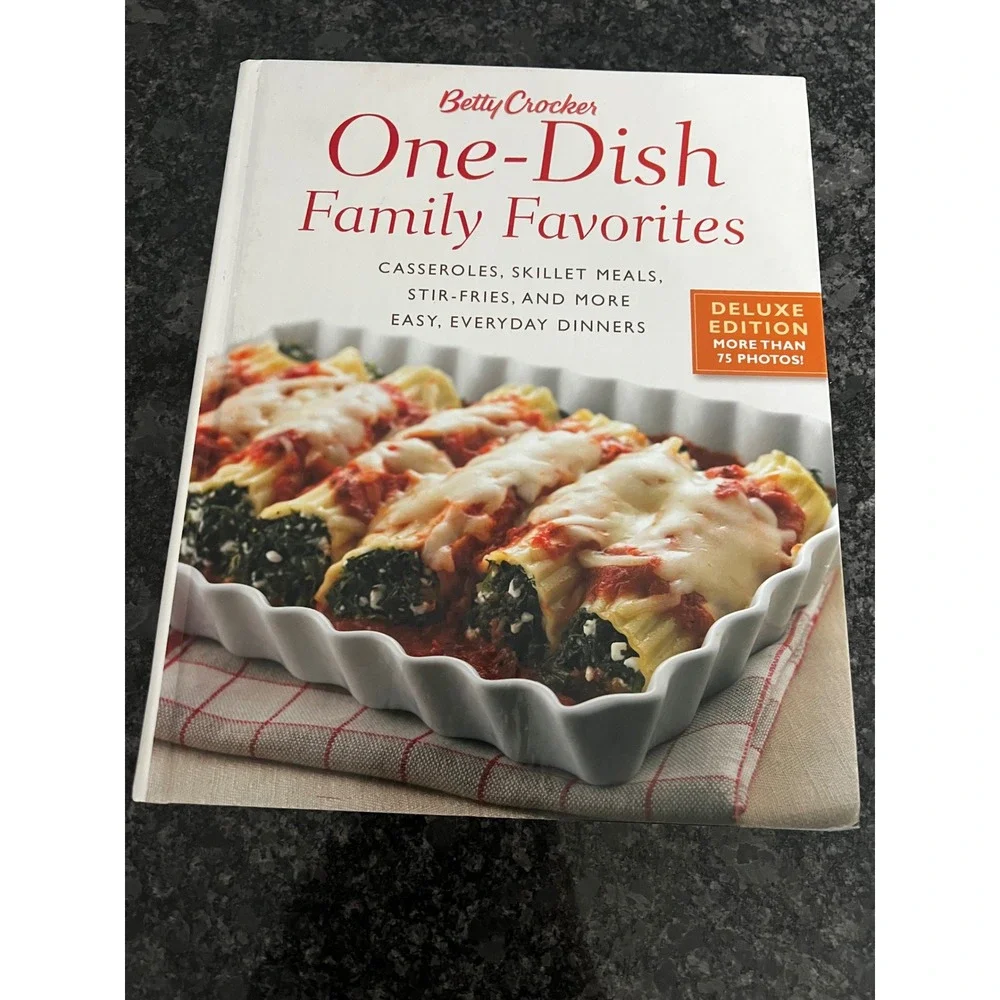 Betty‎ Crocker One Dish Family Favorites Cookbook Casseroles Skillet Meals 2006